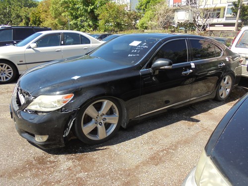 Lexus轎車側面圖