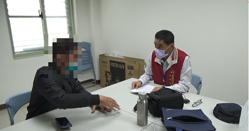 執行人員與黃姓實際負責人協商清償方案