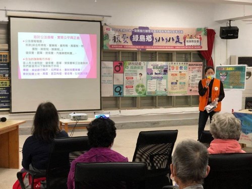 執行同仁於懇談會進行說明