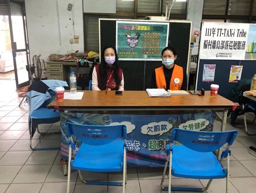 執行同仁於工作岡位進行服務