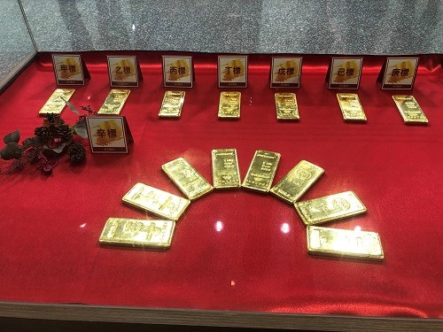 1.拍賣物件黃金獨特的擺飾且具巧思(近照)