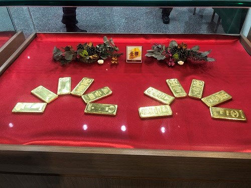2.拍賣物件黃金獨特的擺飾且具巧思(遠照)