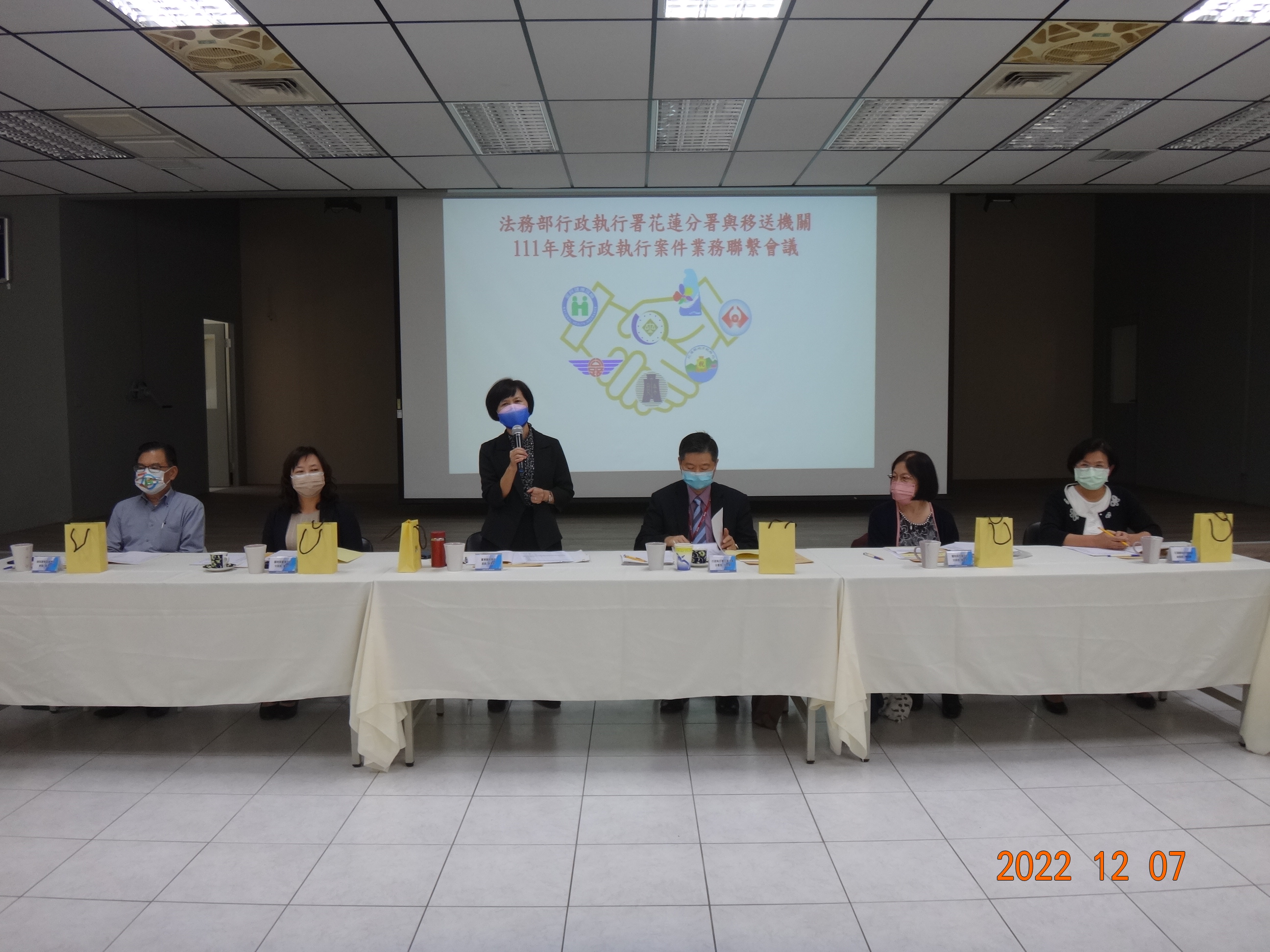 本分署於111年12月7日假臺東縣稅務局舉辦「111年度行政執行案件業務聯繫會議」，邀請轄區稅捐稽徵、監理、勞保及健保等主要移送機關派員與會_照片2