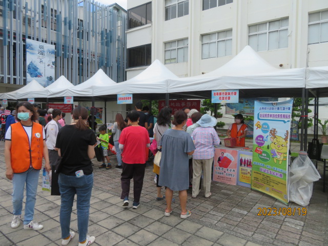 本分署於112年8月19日指派業務宣導小組設攤進行行政執行業務宣導_照片5
