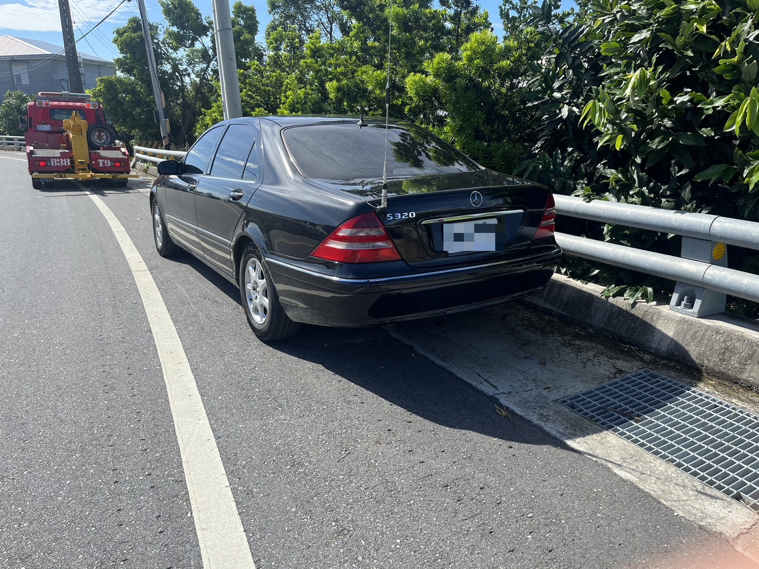 註銷賓士車輛遭拖吊前往保管場停放