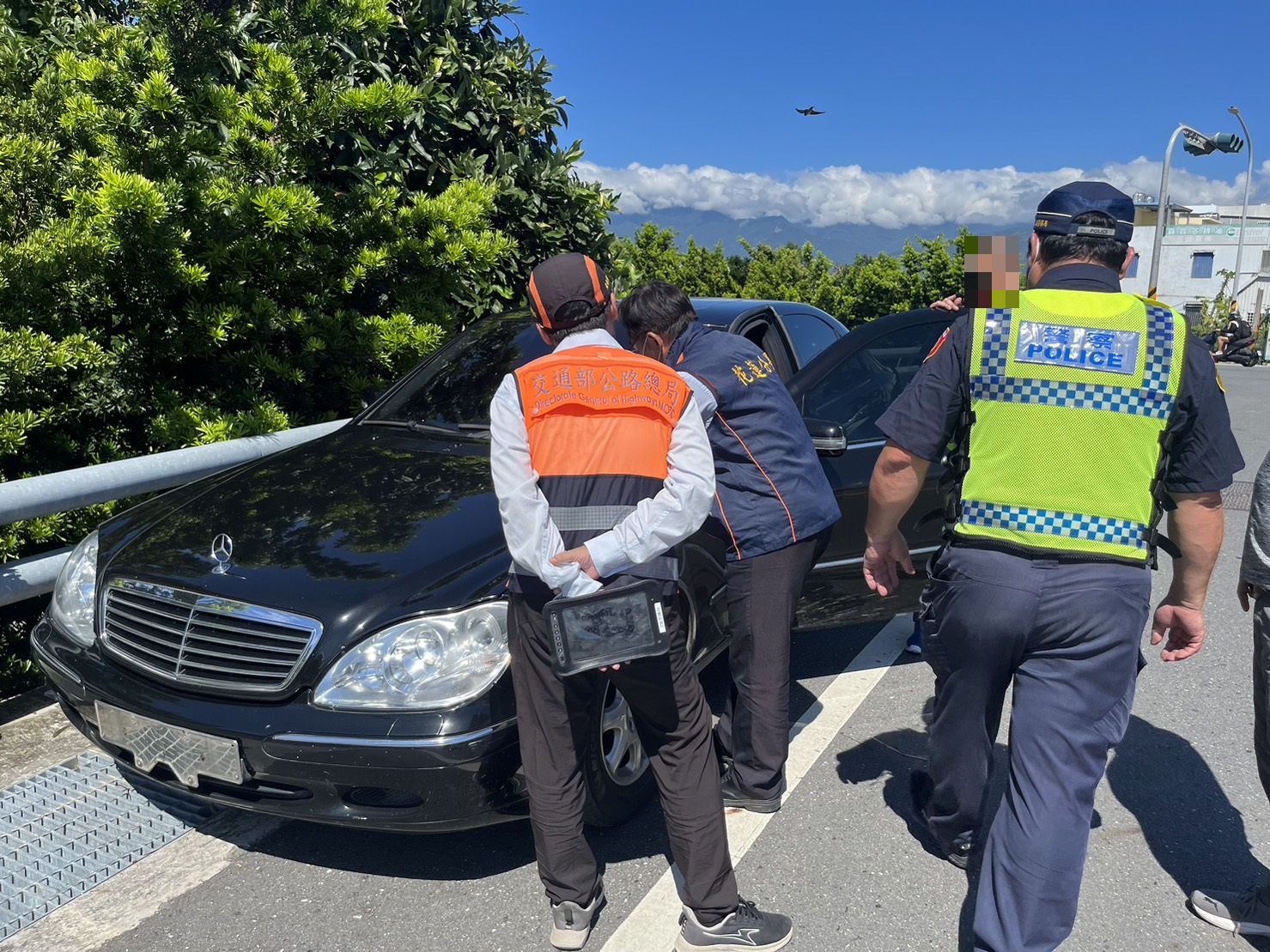 花蓮分署會同台東監理站及交通警察隊查封註銷賓士車輛
