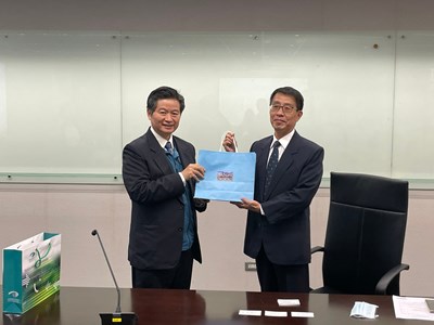 王分署長金豐率同行政執行官邱俊諭、秘書室主任李有生、統計室主任王文娟、科員陳秀蘭、檔案管理人員陳玉蘭、助理李祖威至該局進行檔案管理業務標竿學習，由該局主任秘書率同檔案管理相關工作人員接待