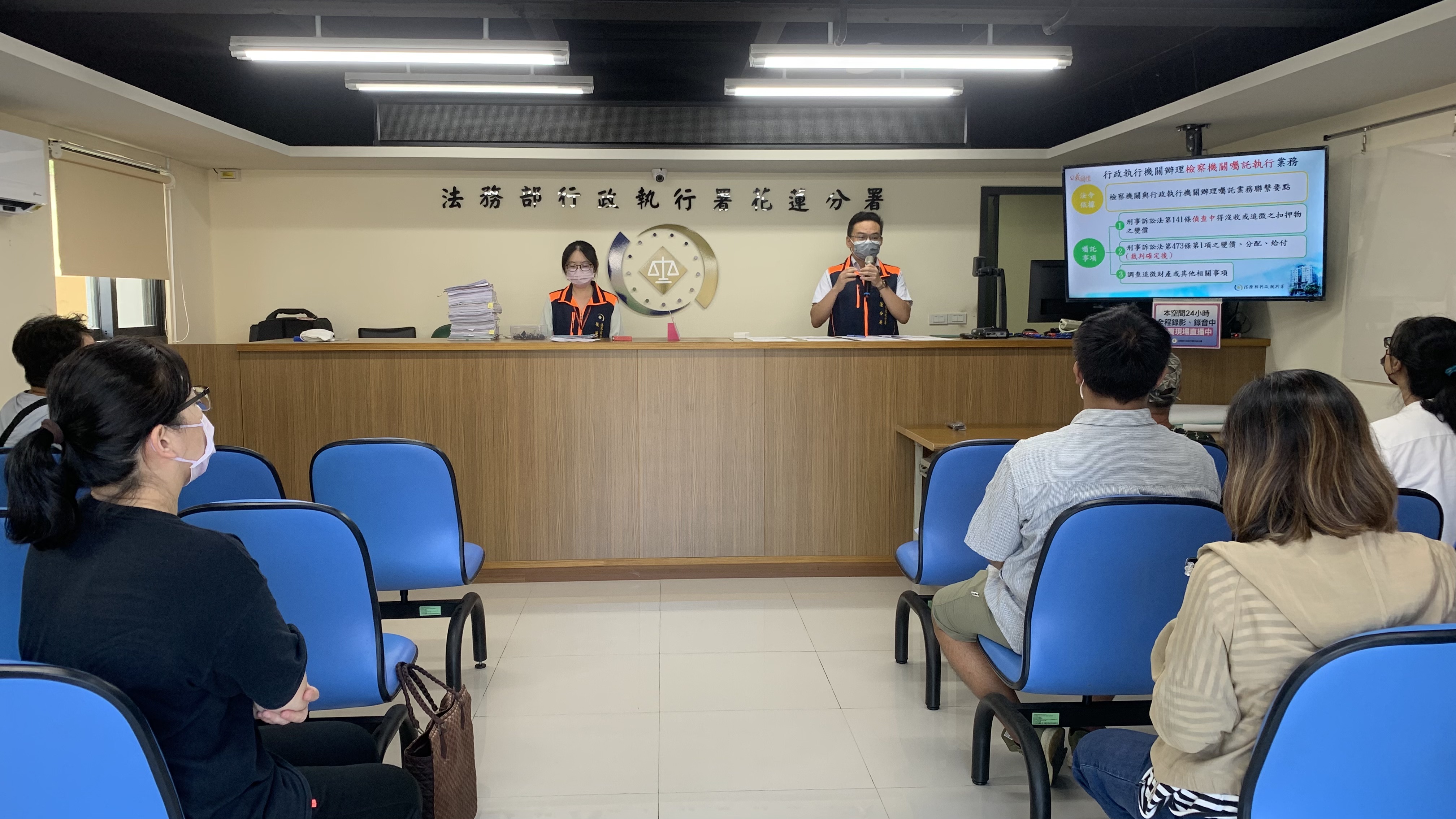 執行官向民眾宣導辦理檢察機關囑託執行業務