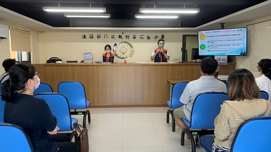 執行官向民眾宣導辦理檢察機關囑託執行業務