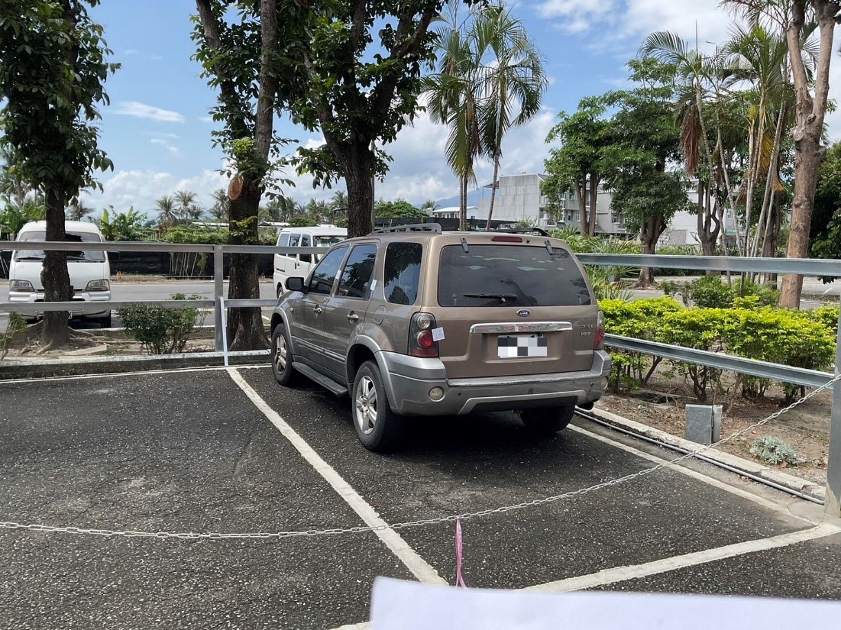 福特休旅車，2261CC、2006年出廠