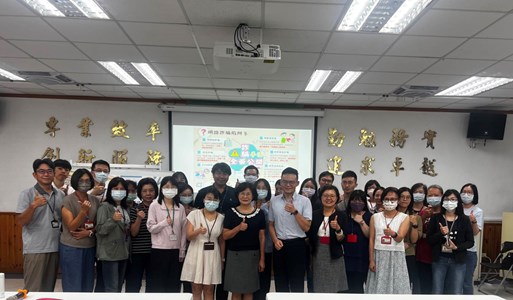 本分署行政執行官邱俊諭與花蓮縣地方稅務局同仁合照