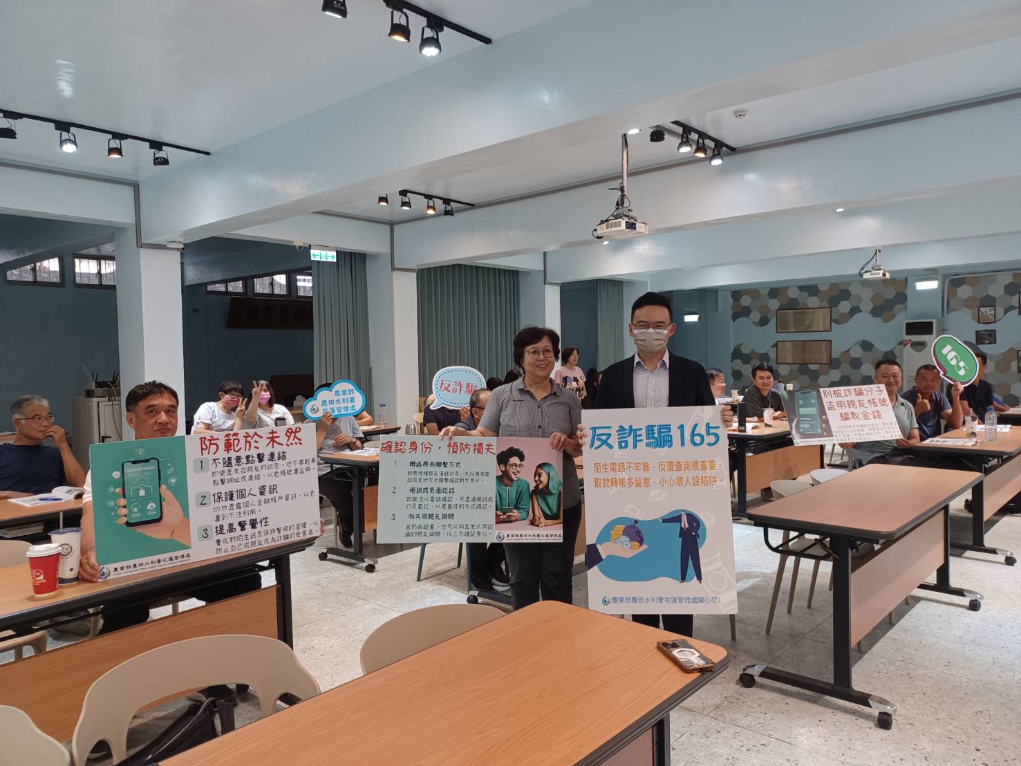 行政執行官進行反詐騙宣導