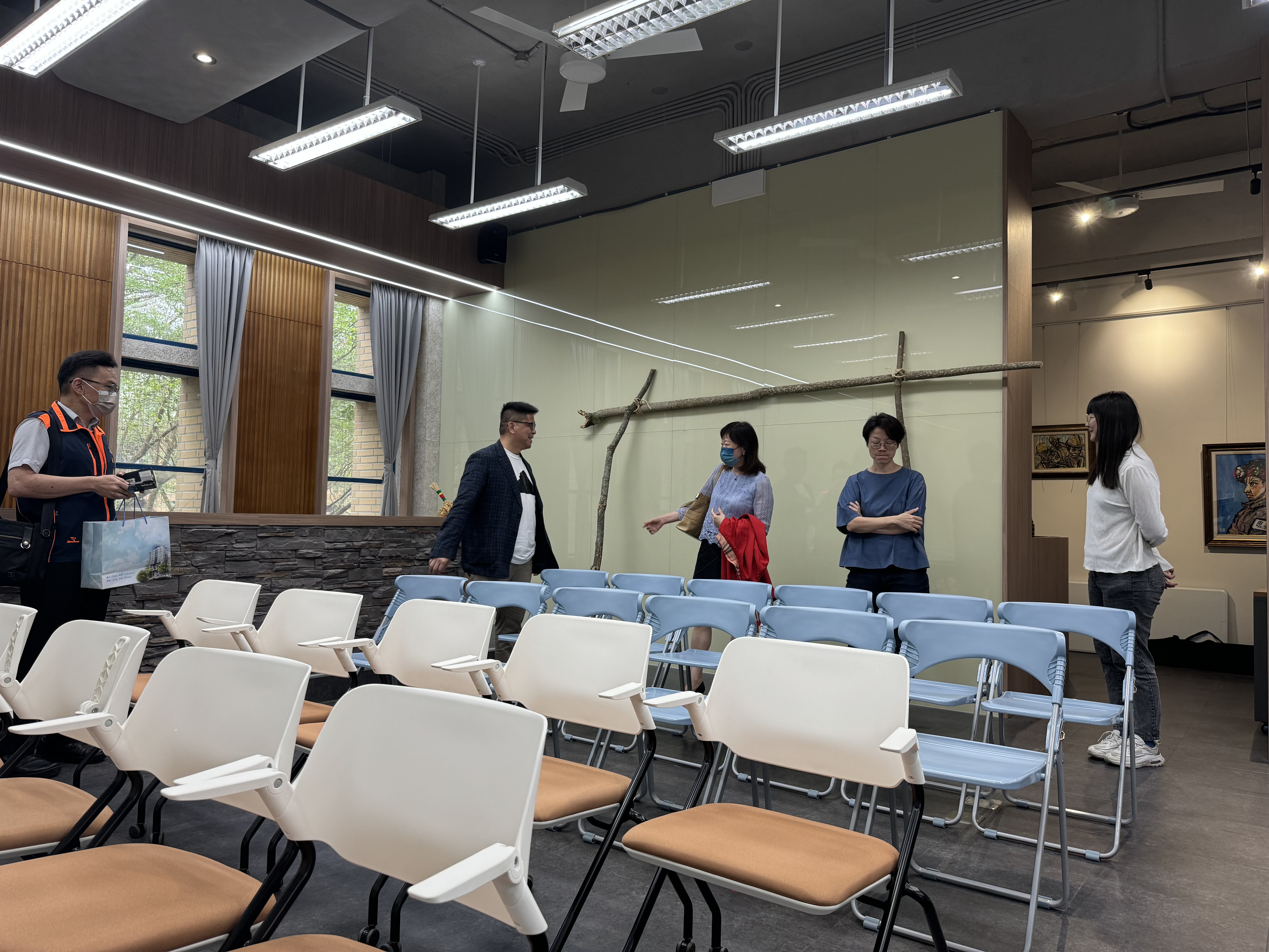 本分署施分署長淑琴於113年11月18日率同行政執行官邱俊諭、賴怡君、秘書室主任李有生前往國立東華大學法律學系拜訪_照片5