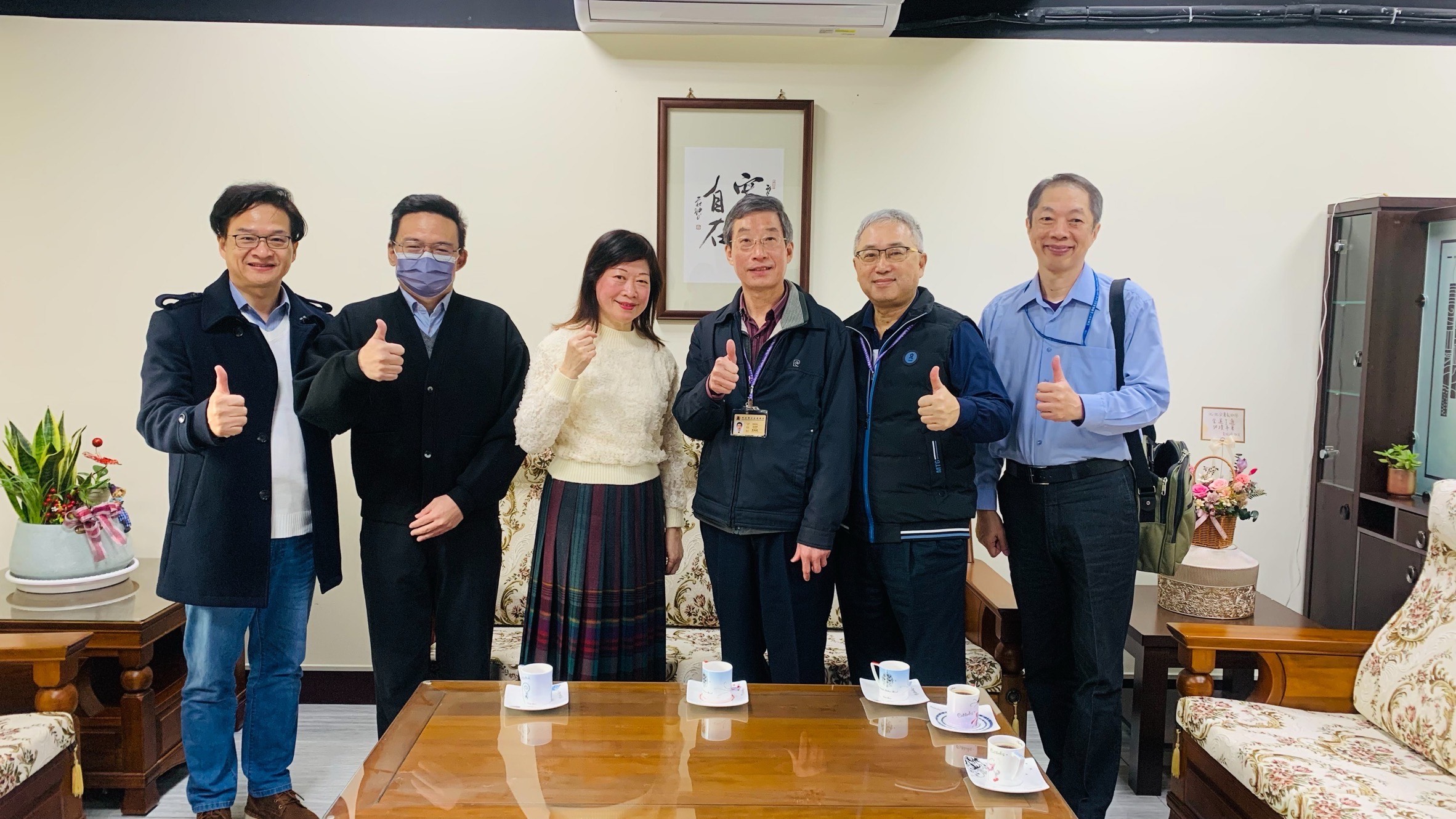 財政部北區國稅局花蓮分局陳分局長瑞珷於114年2月10日率同該分局秘書鄧崇偉、課長高明德蒞臨本分署拜訪，由本分署施分署長淑琴率同行政執行官邱俊諭、賴怡君、秘書室主任李有生接待