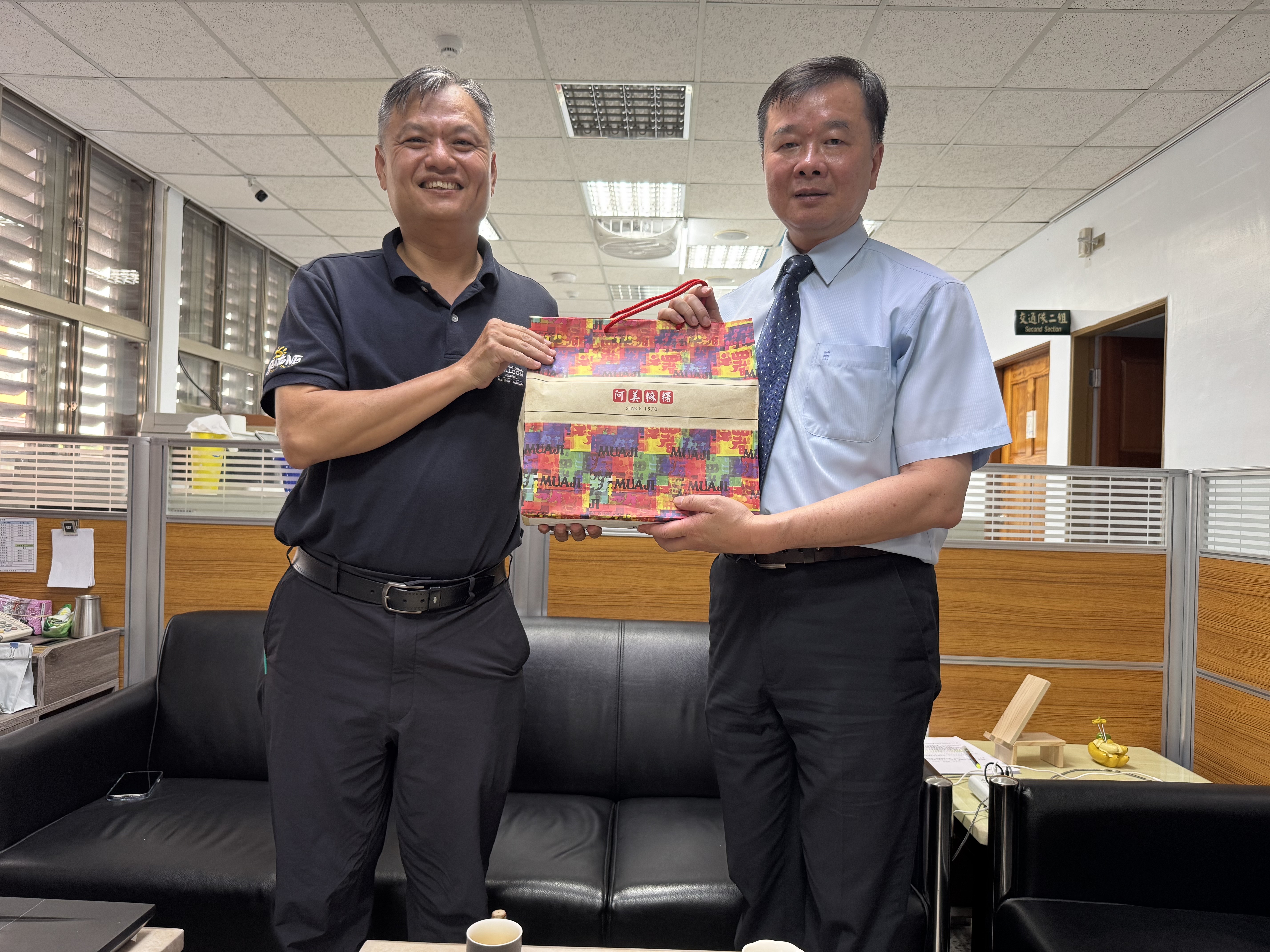 蔡英俊分署長與臺東縣警察局交通警察隊吳隊長昇忠合影