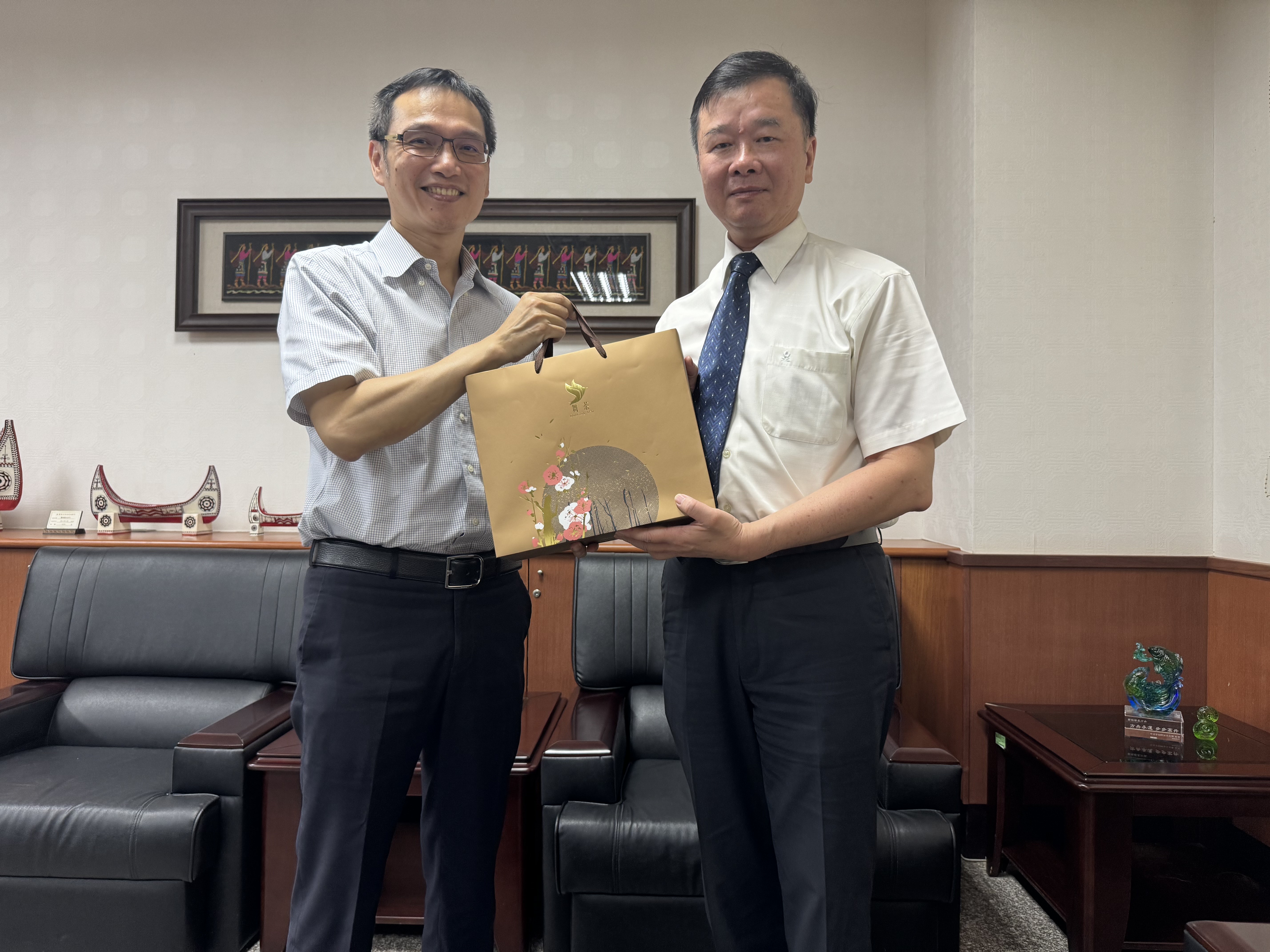 蔡英俊分署長與臺灣臺東地方檢察署蕭檢察長方舟合影