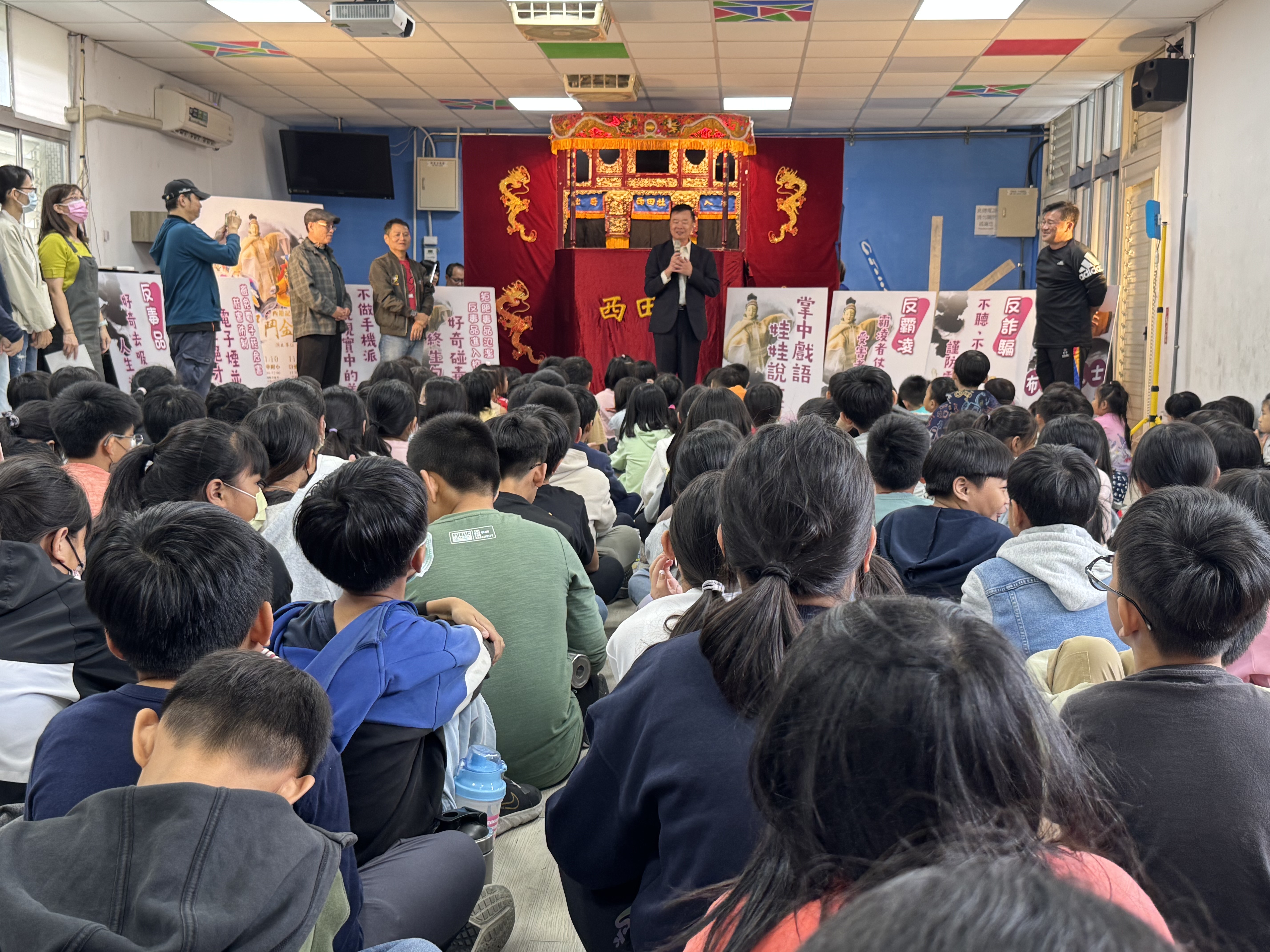 攜手地檢署守護校安，掌中劇教學童反詐、反毒、反霸凌1