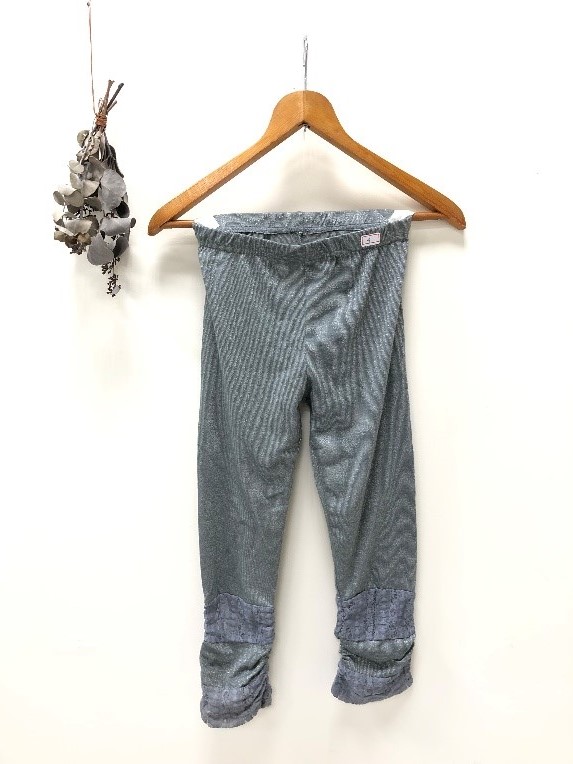 1.灰色五分內搭褲