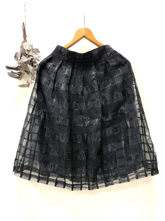 2.黑色網紗及膝A字裙