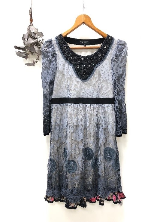 3.蕾絲長袖連衣裙