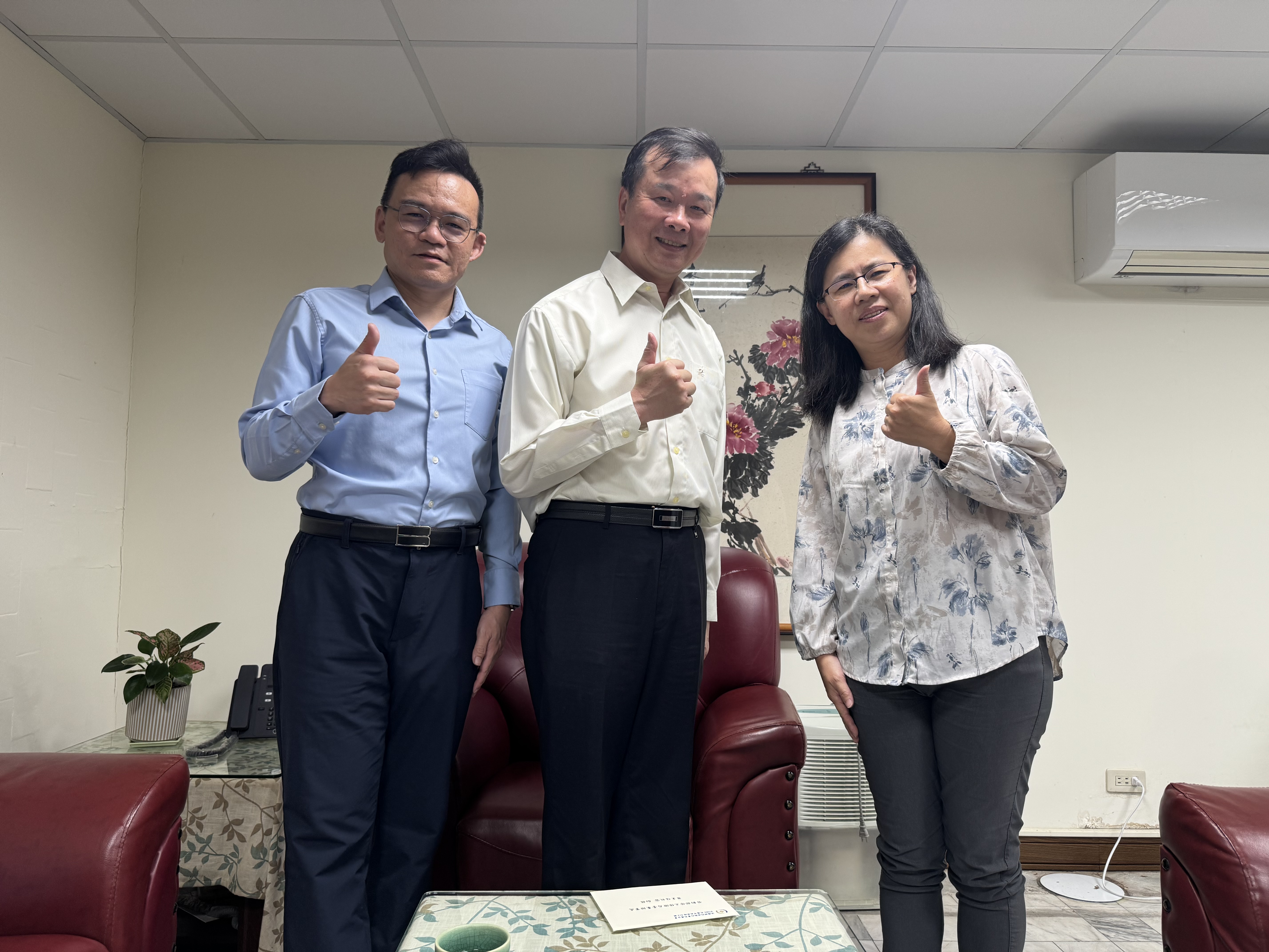 本分署蔡英俊分署長拜訪勞保局臺東辦事處蕭主任秋容，深化夥伴關係