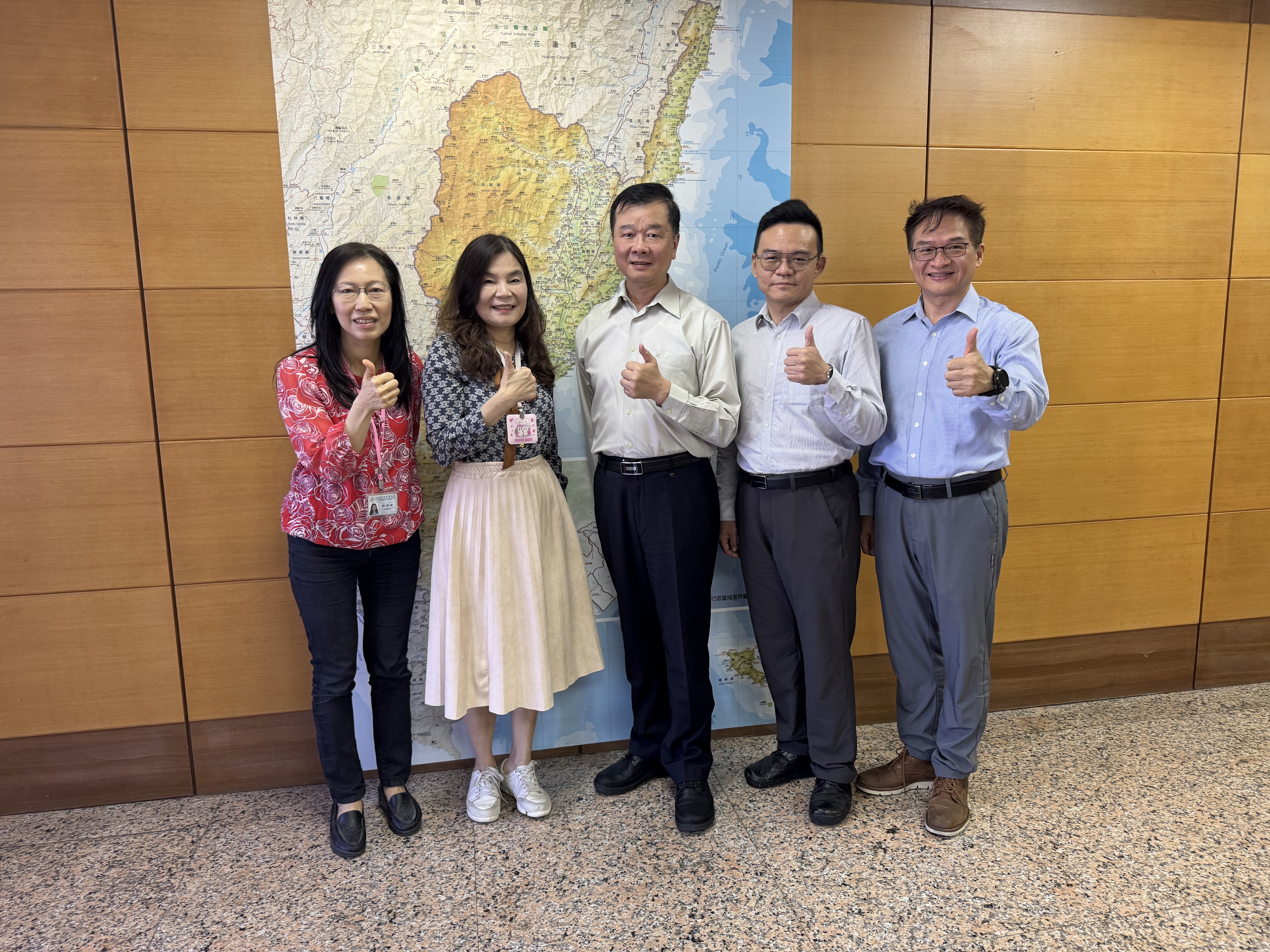 本分署蔡英俊分署長拜訪國稅局臺東分局楊分局長美美，聯手追擊欠稅大戶，維護租稅正義