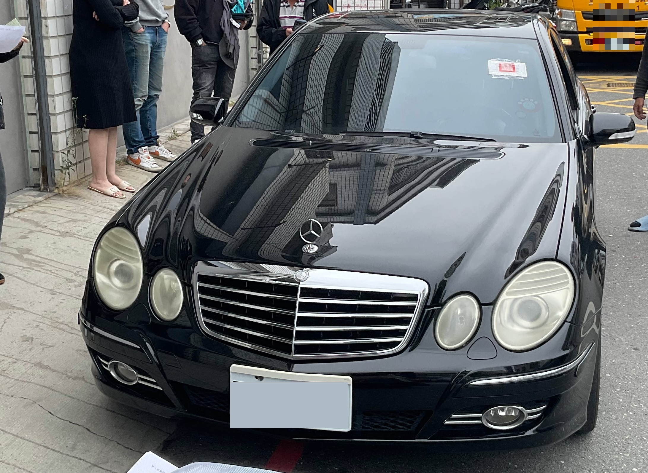 6月2日上午9時30分在臺東縣稅務局拍賣賓士轎車